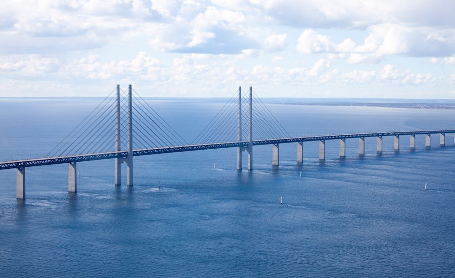 Öresundsbron är Sverige längsta bro om man räknar med den danska sidan av förbindelsen bron bygger på balkar och i mitten en sektion som tillämpar tekniken bakom snedkabelbro